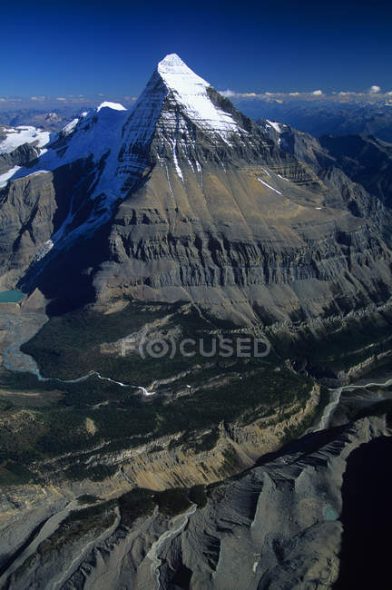 Aerial view of Mount Robson of Canadian Rockies, British Columbia, Canada. — Stock Photo