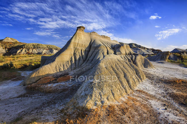 Weathered landscape of Badlands in Dinosaur Provincial Park, Alberta, Canada — Stock Photo
