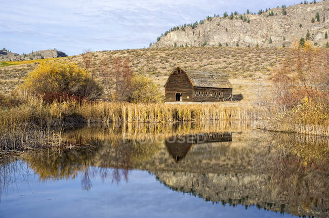 Reflection of old barn located between Osoyoos and Oliver, Okanagan Valley of British Columbia, Canada. — Stock Photo