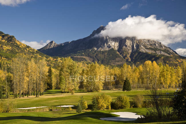 Fernie golf course and forest in autumnal foliage, Fernie, Canada. — Stock Photo