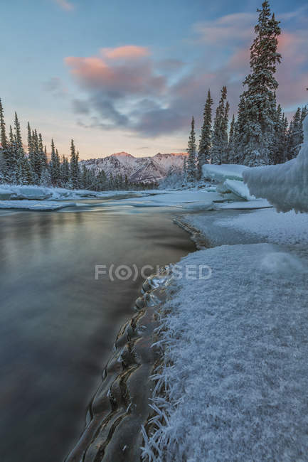 Ice formations on Wheaton River flowing towards Gray Ridge, Canada — Stock Photo