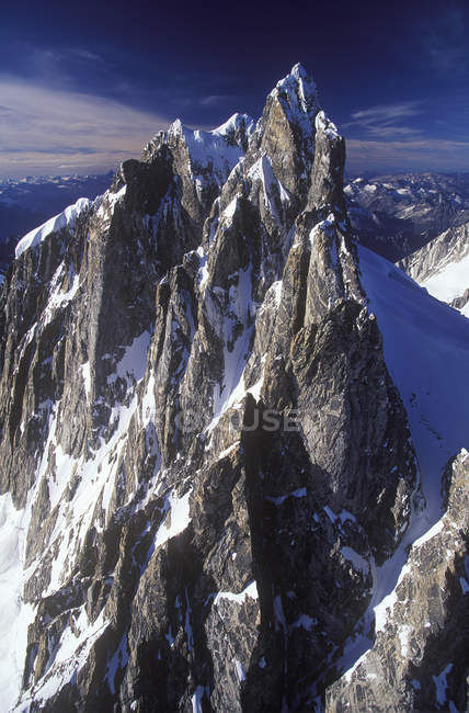 Luftaufnahme des schneebedeckten Mount Waddington, britische Kolumbia, Kanada. — Stockfoto