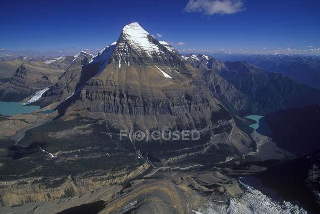 Vue aérienne du mont Robson des Rocheuses canadiennes, Colombie-Britannique, Canada . — Photo de stock