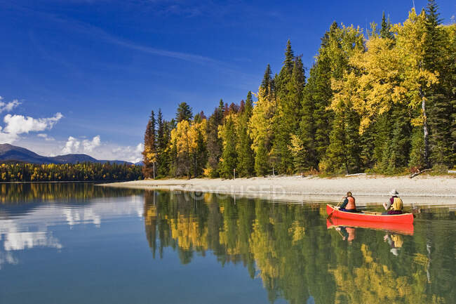 Paddeln im Bowron Lake Park British Columbia Kanada — Stockfoto
