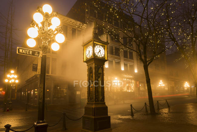 Steam Clock on illuminated street of Gastown, Vancouver, British Columbia, Canada — Stock Photo