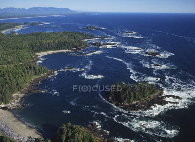 Vista aérea del Parque Nacional Radar Beach of Pacific Rim, Isla Vancouver, Columbia Británica, Canadá . - foto de stock