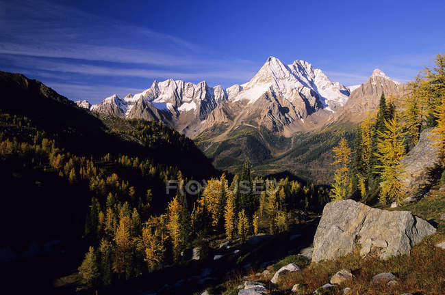 Tramonto panoramico nel Jumbo Pass tra le montagne della Columbia Britannica, Canada . — Foto stock