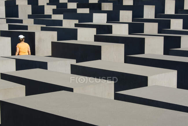 Меморіал вбитим євреям Європи, також відомий як Меморіал Голокосту в Берліні (Німеччина). — стокове фото