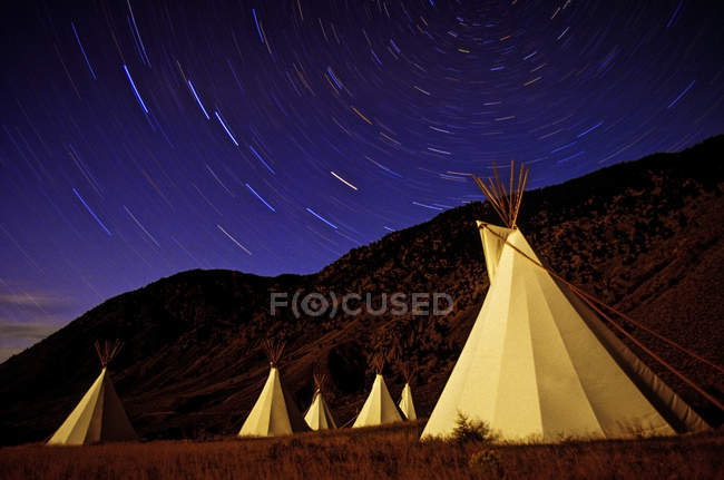 First Nations teepee village above Fraser River, British Columbia, Canada. — Stock Photo