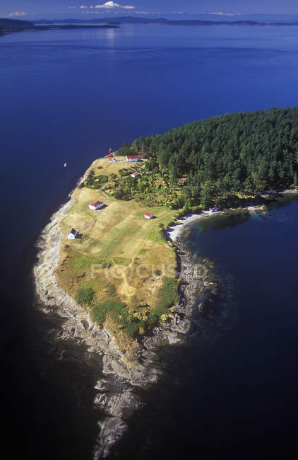 Vue aérienne du parc régional East Point sur l'île Saturna, Colombie-Britannique, Canada . — Photo de stock