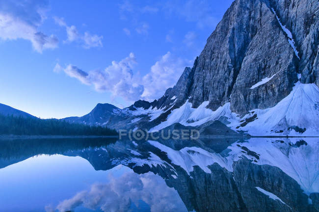 Rockwall al Floe Lake al crepuscolo nel Kootenay National Park, Columbia Britannica, Canada — Foto stock