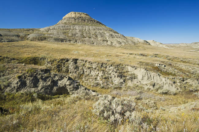 Vista panorâmica da colina sob o céu azul, Parque Nacional de Gramados — Fotografia de Stock