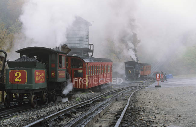 Mount Washington Cog Railway historical train steaming in winter landscape — Stock Photo