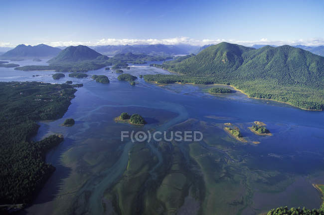 Vue aérienne de la réserve de biosphère de Clayoquot Sound, Colombie-Britannique, Canada . — Photo de stock
