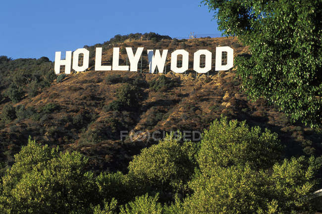 Знак Голливуда на холмах Лос-Анджелеса, Калифорния, США — стоковое фото