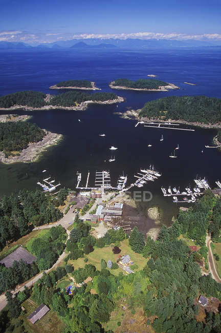 Aerial view of Gabriola Island harbor with boats, British Columbia, Canada. — Stock Photo