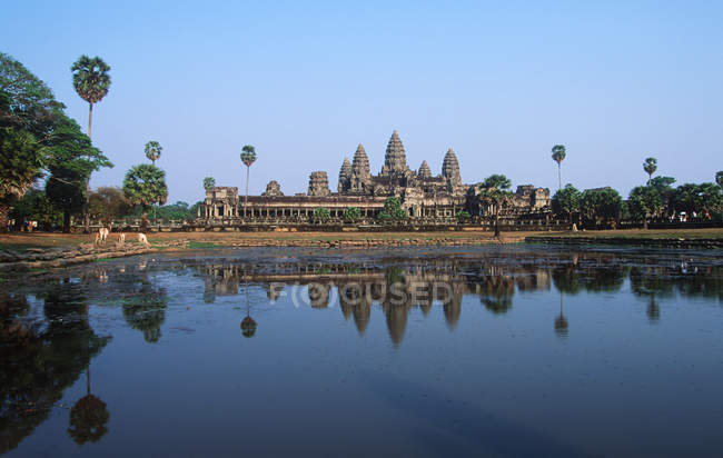 Étang réfléchissant du temple Angkor Wat, Siem Reap, Cambodge — Photo de stock