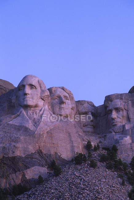 Резьба по камню на горе Рашмор президентов США на рассвете в Южной Дакоте, США — стоковое фото