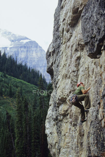 Low angle view of male climber leading climb at Lake Louise, Banff National Park, Alberta, Canada — Stock Photo