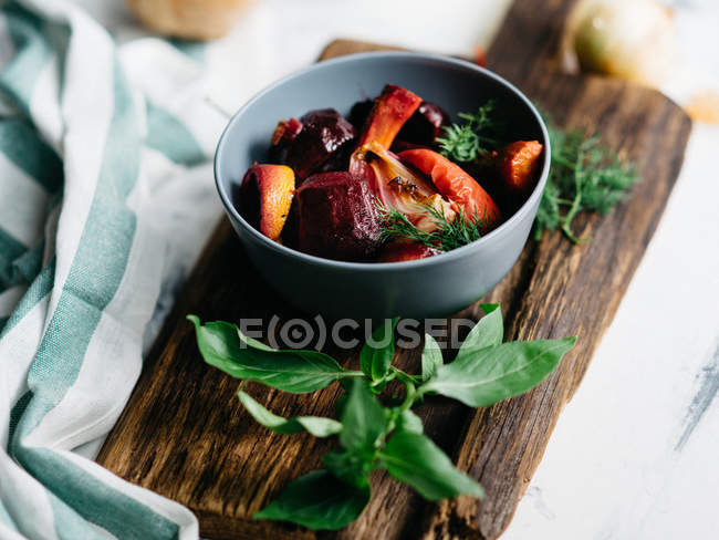 Verduras ecológicas asadas - foto de stock