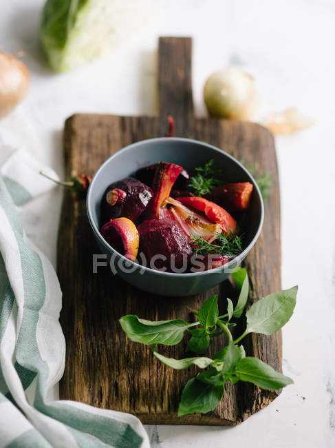 Verduras ecológicas asadas - foto de stock