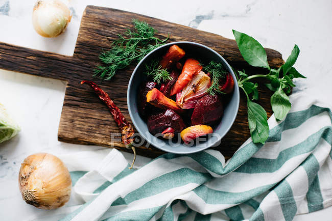 Verduras ecológicas asadas - foto de stock