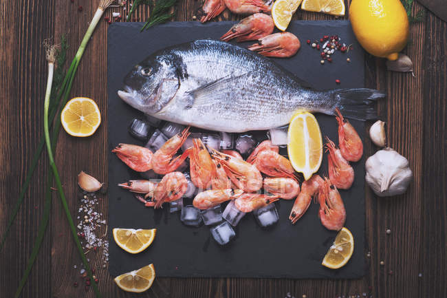 Fresh sea fish — Stock Photo