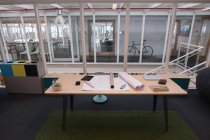 Innenraum eines leeren Konferenzraums im Büro — Stockfoto