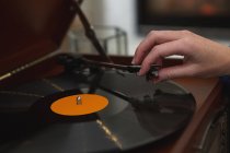 Close-up of woman playing a gramophone at home — Stock Photo