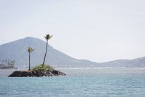 Vista da bela ilha em um dia ensolarado — Fotografia de Stock