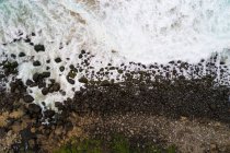 Vista aérea da bela praia em um dia ensolarado — Fotografia de Stock