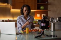 Food vlogger filming recipe video at home — Stock Photo