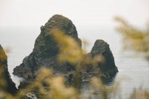 Formação de rochas entre o mar — Fotografia de Stock