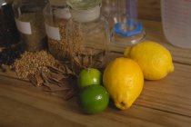 Close-up of lemon and spices ingredients on table in gin factory — Stock Photo
