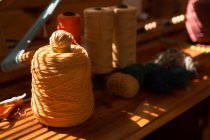 Gros plan du fil de soie dans la boutique — Photo de stock