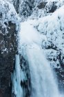 Vue de la cascade en hiver — Photo de stock