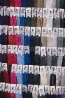 Collection Close-up de différents zip dans le magasin de tailleur — Photo de stock