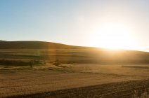 Paisagem no campo durante o nascer do sol — Fotografia de Stock
