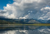 Beautiful view of cloudy sky over green mountains and river — Stock Photo