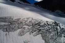 Vista panorâmica da geleira na encosta da montanha durante o inverno — Fotografia de Stock