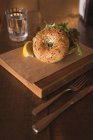 Burger with sweet lime on wooden board in cafe — Stock Photo