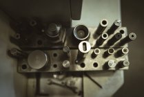 Vista aerea delle parti della macchina in fabbrica — Foto stock