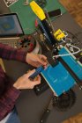 Накладка механічного регулювання штампувальної машини в майстерні — стокове фото