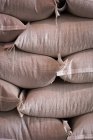 Close-up de grãos em sacos a granel no armazém — Fotografia de Stock