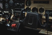 Primo piano del giogo aereo in cabina di pilotaggio — Foto stock