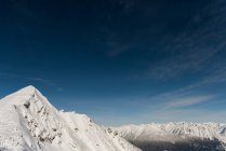 Montanhas cobertas de neve durante o inverno — Fotografia de Stock