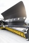 Moderno snowplow truck nella stagione nevosa — Foto stock