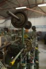 Крупный план петельной машины в производстве веревок — стоковое фото