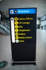 Primo piano della scheda informativa dell'aeroporto — Foto stock