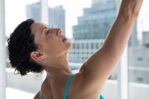 Dancer practicing contemporary dance in dance studio — Stock Photo